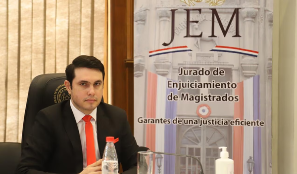 Sin tener título legalizado por el MEC y sin matrícula Hernán Rivas fue electo para el JEM - Noticiero Paraguay