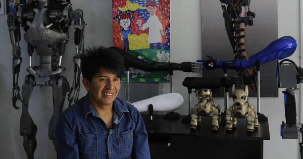 La Nación / El juguetero que crea y regala prótesis 3D en Bolivia
