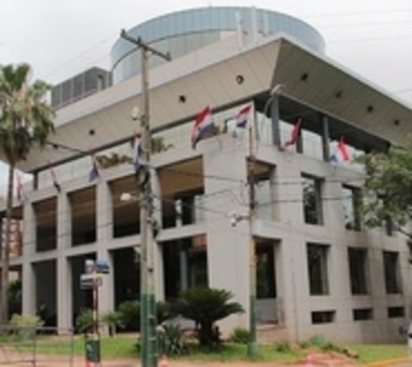 Congreso paga millonarios salarios para cargos absurdos - Paraguay.com