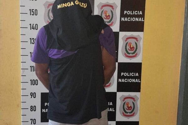 Detienen a ratero en interior de ómnibus