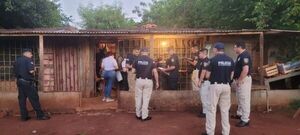 Allanan viviendas en busca de adolescente que mató a un joven al término de una fiesta