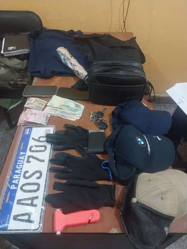 Dos aprehendidos tras hurtar pertenencias de autos en Fernando de la Mora - Policiales - ABC Color