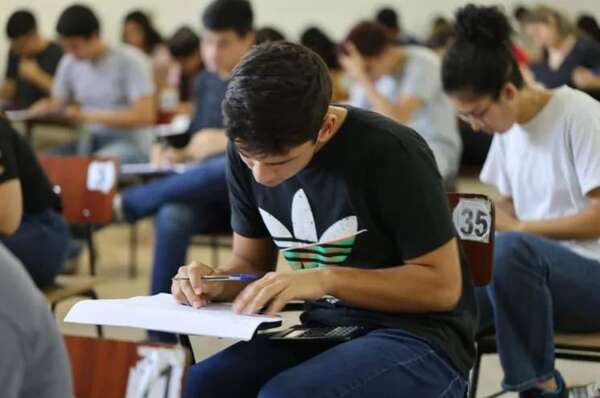Confirman a más de 13 mil candidatos para acceder a 5 mil becas del Gobierno - Nacionales - ABC Color