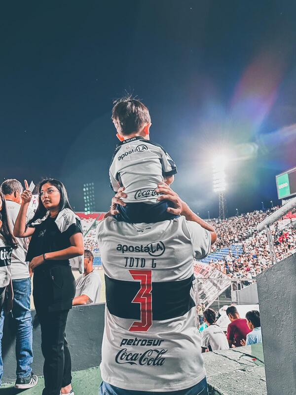 “Una tarde mi viejo me llevó”: Toto llevó por primera vez a su hijo Caye a la cancha - trece