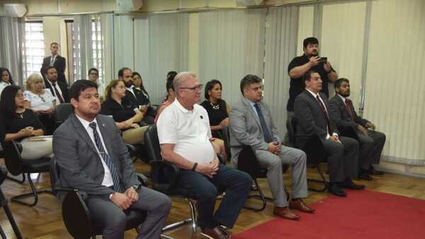 Fiscal general anuncia sumario a funcionarios implicados en venta de expedientes