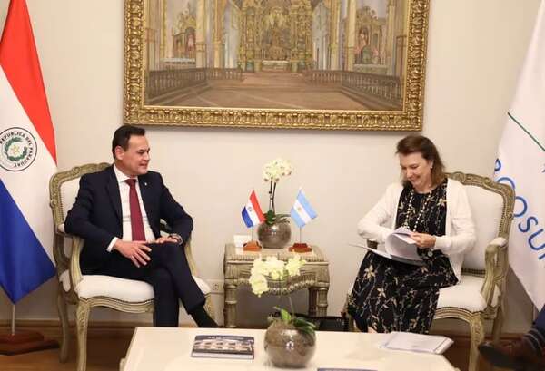 Anuncian que seguirán reuniones sobre manejo de la hidrovía en busca del consenso - Nacionales - ABC Color