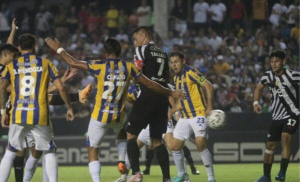 Tacuara Cardozo habría pedido que le cobren la mano en gol gumarelo