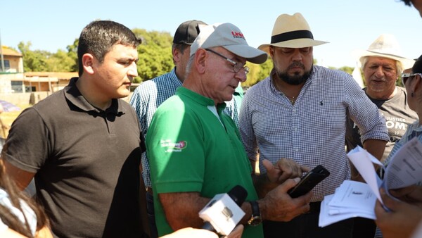 Senadores verifican construcción de muros que desataron conflictos en Remansito