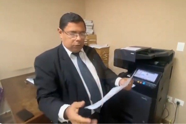 Director de Impresión y Encuadernación del Senado percibe más de G. 20 millones - Noticiero Paraguay
