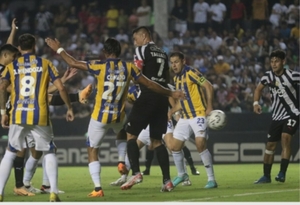 Tacuara Cardozo habría pedido que le cobren la mano en gol gumarelo