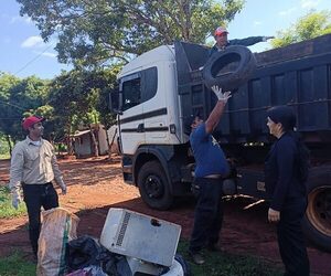 Eliminación de criaderos de mosquitos con participación comunitaria en Minga Guazú