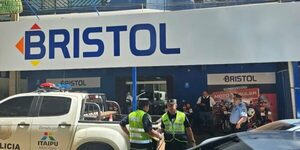 Delincuentes asaltan local comercial, roban la recaudación del día y varios celulares