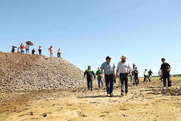 Legisladores verificaron situación en Remansito ante construcción de muros en playa municipal