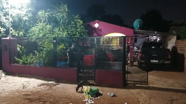 Delincuentes se disfrazan de policías y roban más de G. 100 millones en CDE - Radio Imperio 106.7 FM