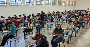 La Nación / Unos 13.000 jóvenes se postularon para las becas del Gobierno