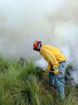 Fuerte humareda en Areguá a causa de incendio en San Bernardino - Nacionales - ABC Color