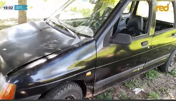 «Innovación sobre ruedas: Mecánico paraguayo adapta motor de moto a su automóvil para ahorrar combustible»