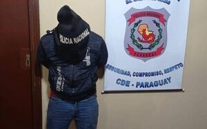 Fue a cumpleaños, perdió en ronda de baraja y terminó golpeando a su concubina y policía