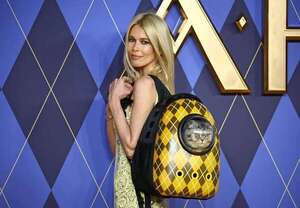 Claudia Schiffer llevó a su gato a una alfombra roja - Gente - ABC Color