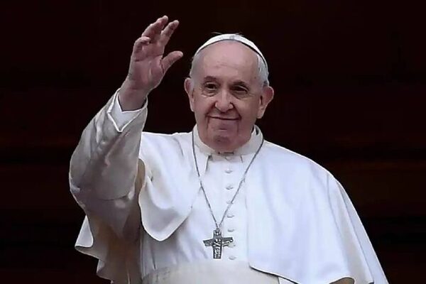 Bendiciones a parejas homosexuales «buscan mostrar la cercanía de la Iglesia», afirma el Papa - El Independiente