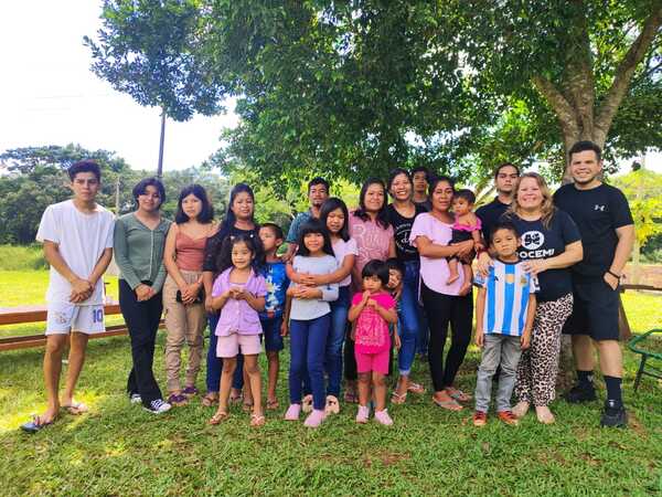 Delegación de ROCEMI presenta obra de teatro en Comunidad Indígena Mbya Guaraní Pindó