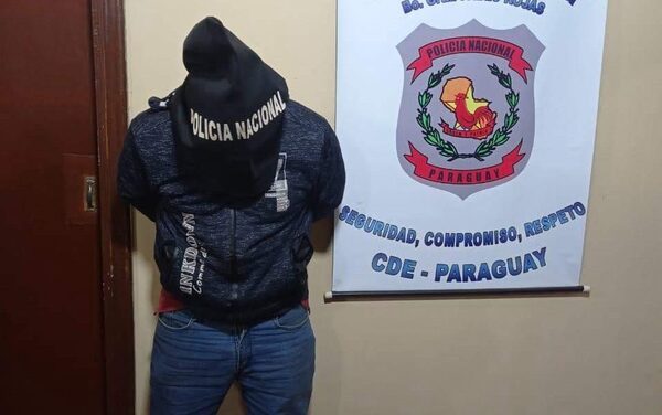 En un cumpleaños perdió juego de baraja y reventó a golpes a su doña