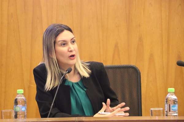 Ministra de Trabajo alega crecimiento en inversiones pero no en generación de empleos - Megacadena - Diario Digital