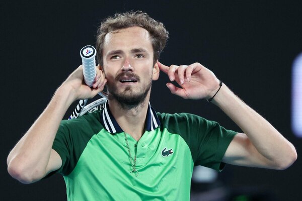 Versus / Medvedev bate a Zverev y jugará ante Sinner la final en Australia