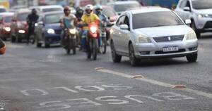 La Nación / Carril para buses: hubo 49 sancionados, la mayoría son motociclistas