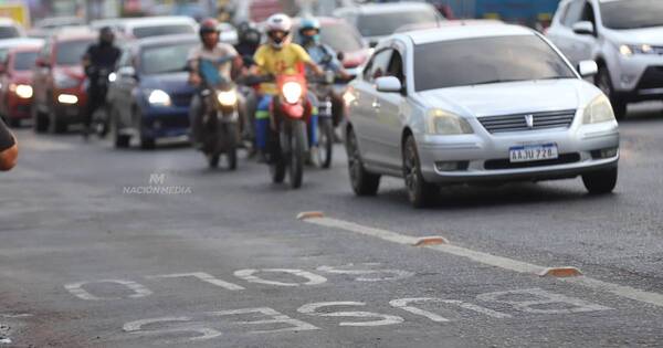 La Nación / Carril para buses: hubo 49 sancionados, la mayoría son motociclistas