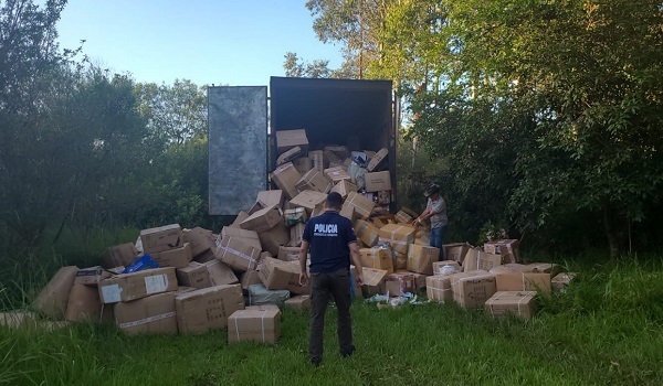 Piratas del asfalto asaltan camión en Alto Paraná y lo abandonan en zona boscosa