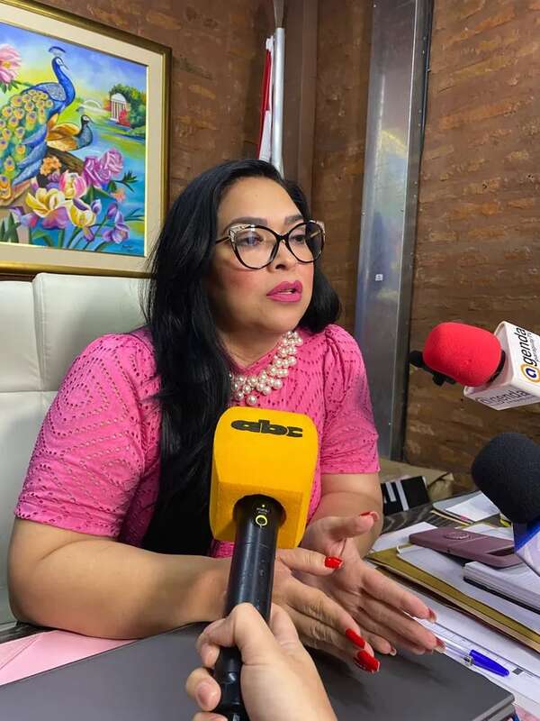 Senado: jefa de RR.HH. defiende sueldazos y tilda de “absurda” idea de eliminar direcciones - Política - ABC Color