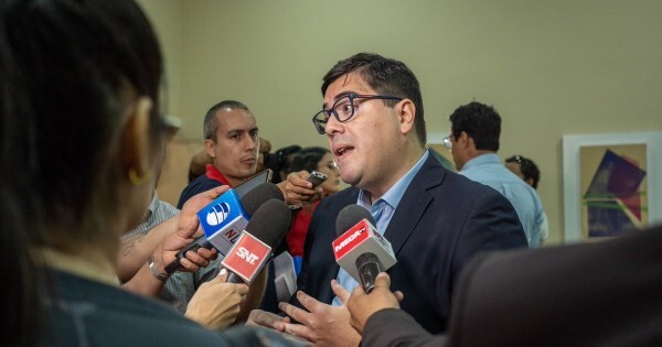 Britos figura como asesor en el JEM y desata una nueva crisis para Arévalo