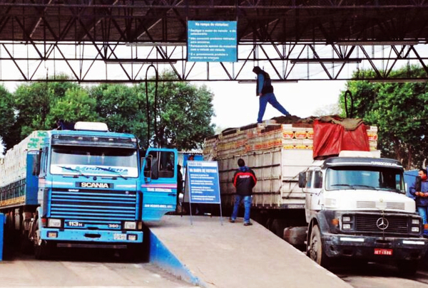 Camioneros esperan levantamiento de huelga de la Receita Federal - La Clave