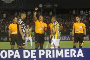 Luque: Piden declarar "persona no grata" a árbitros que no anularon gol de Tacuara