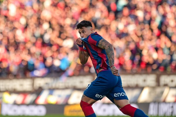 Versus / ¿Paranaense hizo un oferta irrechazable por Adam Bareiro?