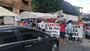 Jubilados insistirán con la intervención de la Caja Municipal - Política - ABC Color