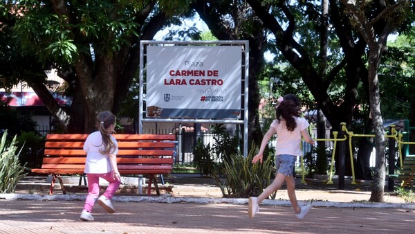 Repudian intento de cambiar nombre de la plaza Lara Castro
