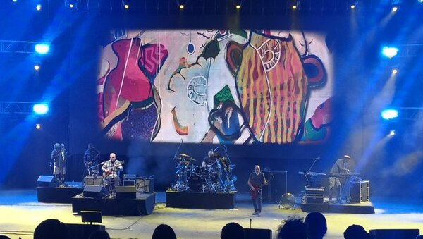 Con imponente escenario, «Os Paralamas do Sucesso» y los «Enanitos Verdes» hicieron vibrar a su público en Samber