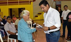 Entregaron tarjetas a adultos mayores en Mallorquín