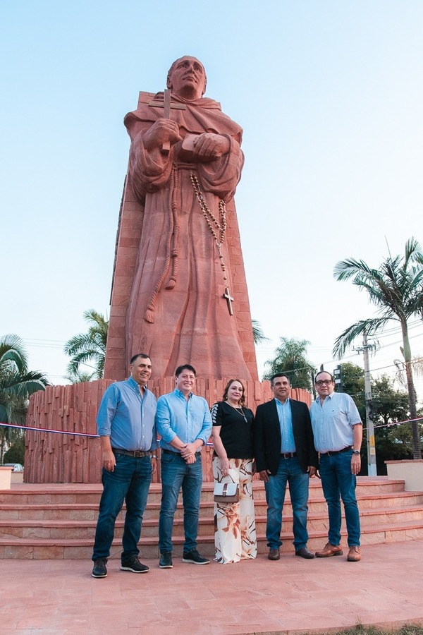 Inauguraron en Caazapá colosal monumento en homenaje a Fray Luis de Bolaños - .::Agencia IP::.