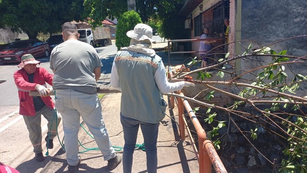Realizan intervención ambiental en Arroyo Mburicao | 1000 Noticias