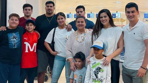La familia de Vita Aranda estuvo en la despedida de los hijos de Iván Torres y su nueva doña
