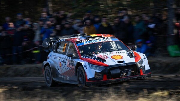 Versus / Neuville da el golpe de escena superando a Ogier y a un Evans en caída libre