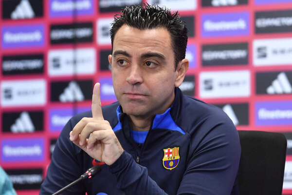 Versus / Xavi anuncia su salida del Barcelona a final de temporada