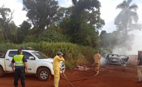 Hallan vehículo incinerado en Minga Guazú