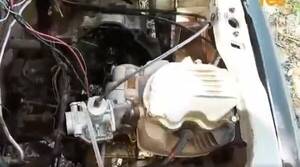 Lo que es la “cencia”: adaptó el motor de una moto para su auto y ahorra montón