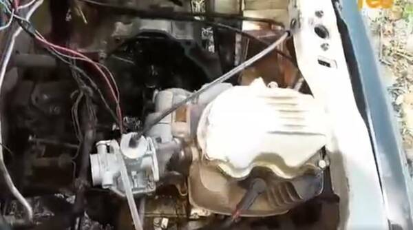 Lo que es la “cencia”: adaptó el motor de una moto para su auto y ahorra montón