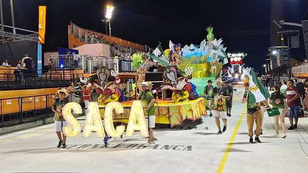 Segunda noche de brillo, magia y color del Carnaval en Encarnación - Espectáculos - ABC Color