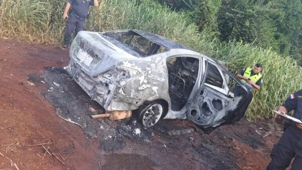 Sicarios hieren una niña de 11 años y luego incendian el auto que usaron en el atentado